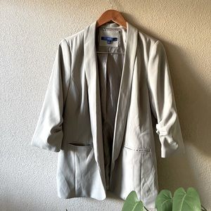 Casual grey blazer with pockets